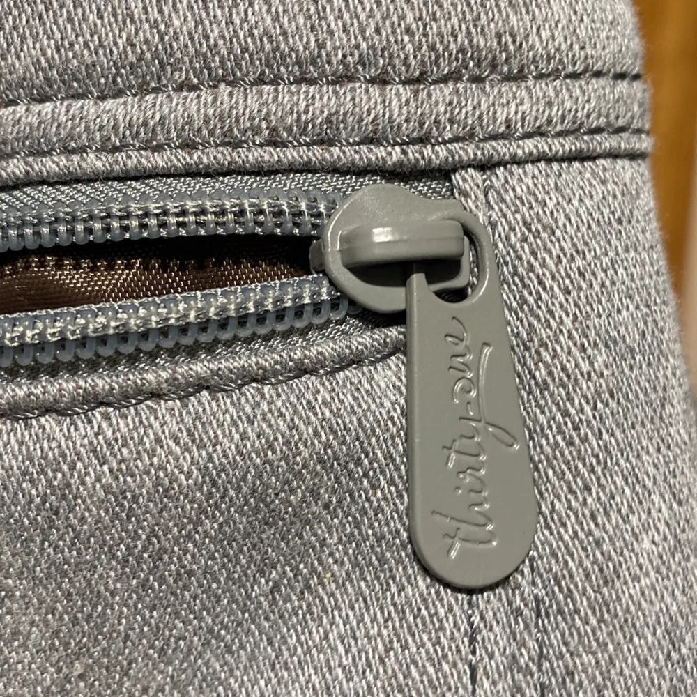 Thirty One Crossbody Bag Flat Zip Pocket Travel Purse Organizer Solid Felt Gray Gray - Image 2