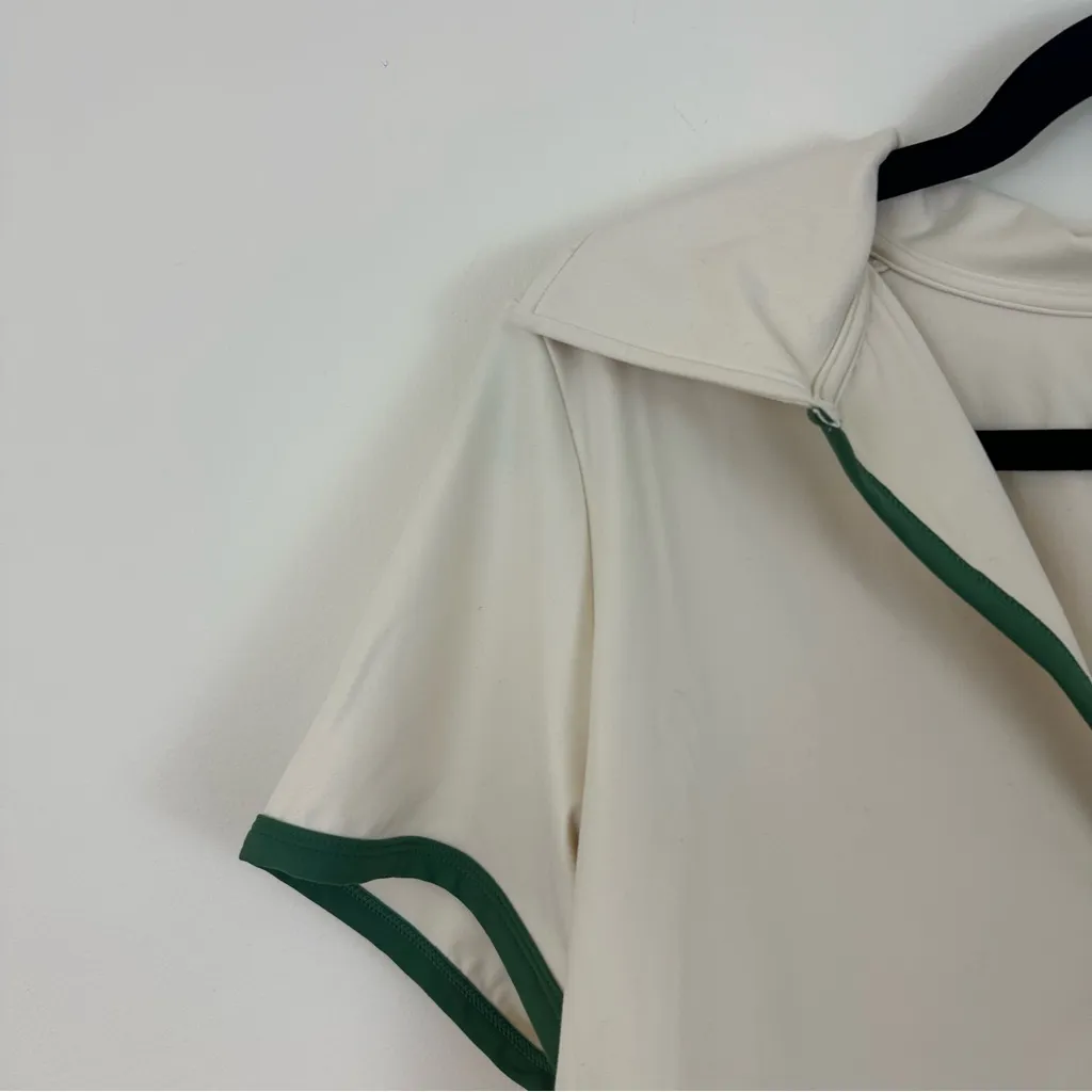 SET Active | Cream and Green Button-Up Collared Crop Top Workout Size XL - Image 3