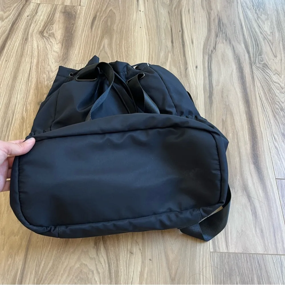 Beyond Yoga Black Convertible Shoulder Tote Backpack Gym Bag - Image 4