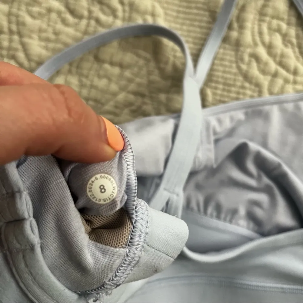 Lululemon light blue flow y bra size 8 - Image 4