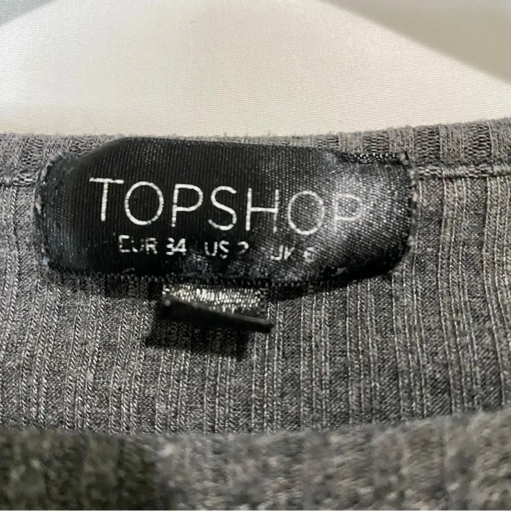 Topshop  Women’s Half Sleeve Ribbed Cropped T Shirt Grey Size 2 - Image 3