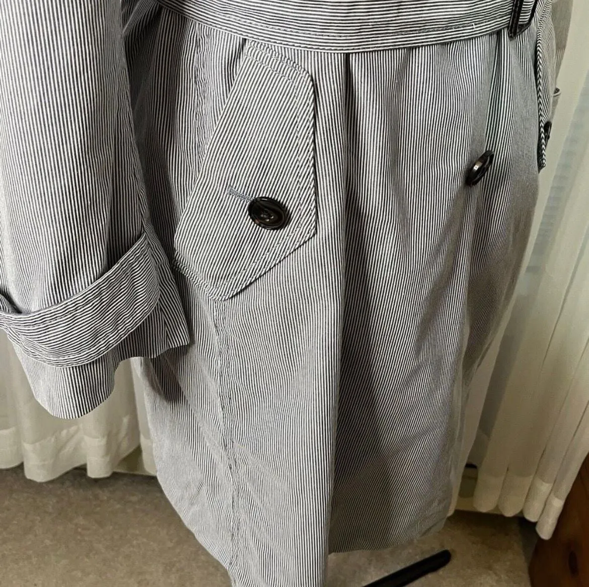 GAP Women’s Blue Pinstriped Double Breasted Trench Coat Medium Belted Classic - Image 7