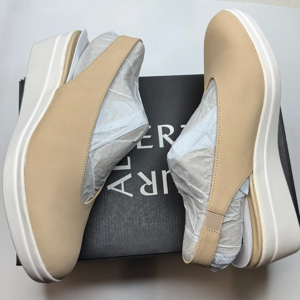 Naturalizer  Women's Sutton Slingback Leather Wedges- Wide Width- 10W - Image 7