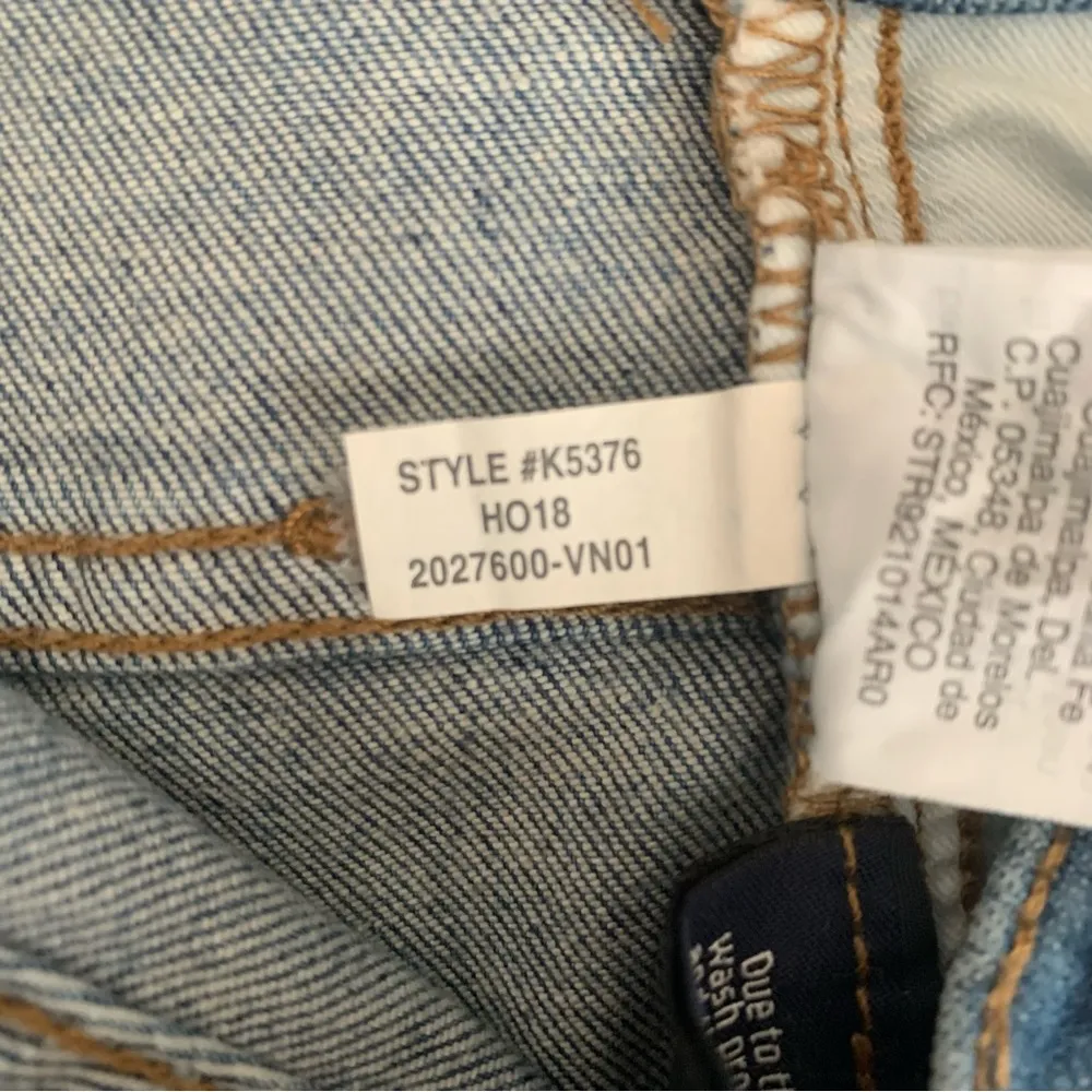 Petite Cali Demi Boot Button Fly Distressed Hem Jeans Size 25P - Image 12