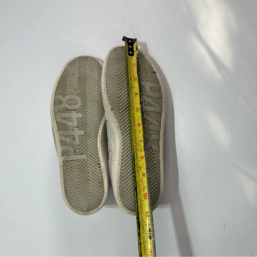 P448 John Low Top Sneakers Women 40 (9) Leather Silver Metallic Shoes Preppy - Image 6