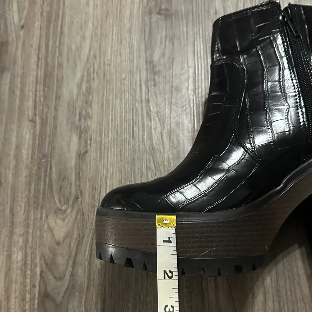 Chic Black and Brown Ankle Boots Size 9 - Image 3