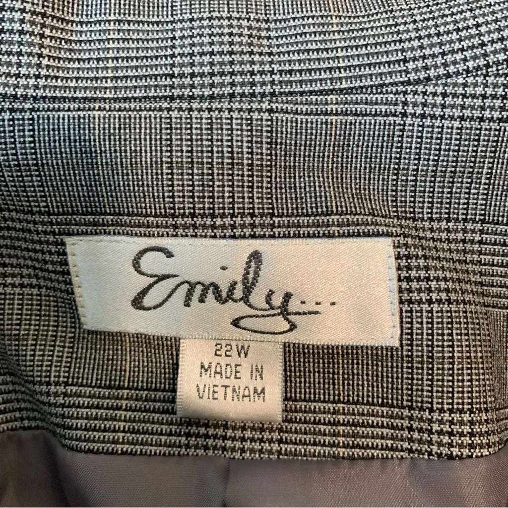 PLUS SIZE Emily 2 piece women’s pant suit. Size 22 Gray - Image 4