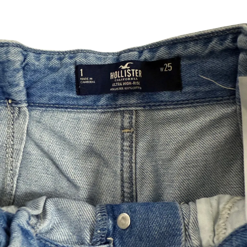 Hollister Denim Mom Shorts Ultra High Rise Button Fly Cuffed Blue Size 1 W25 - Image 3