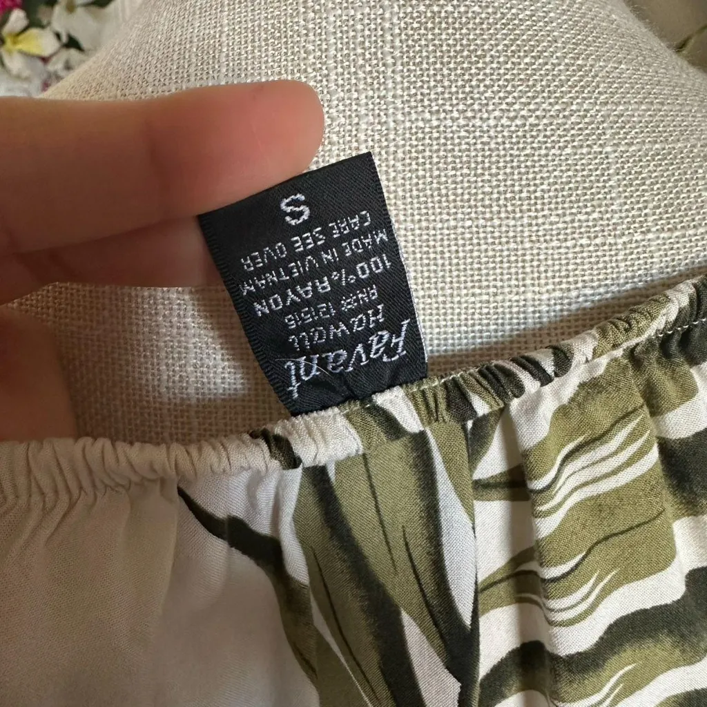 Hawaiian Floral Blouse - Image 4