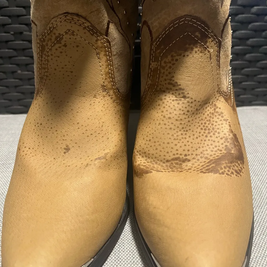 Dingo Tan Studded Western Cowboy Boots 9.5 - Image 9