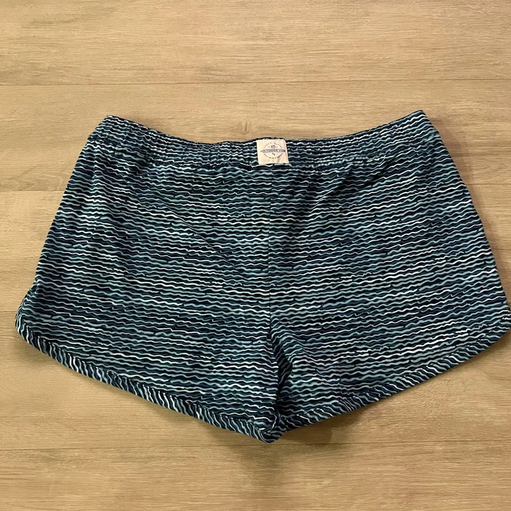 Southern tide shorts size small - Image 3