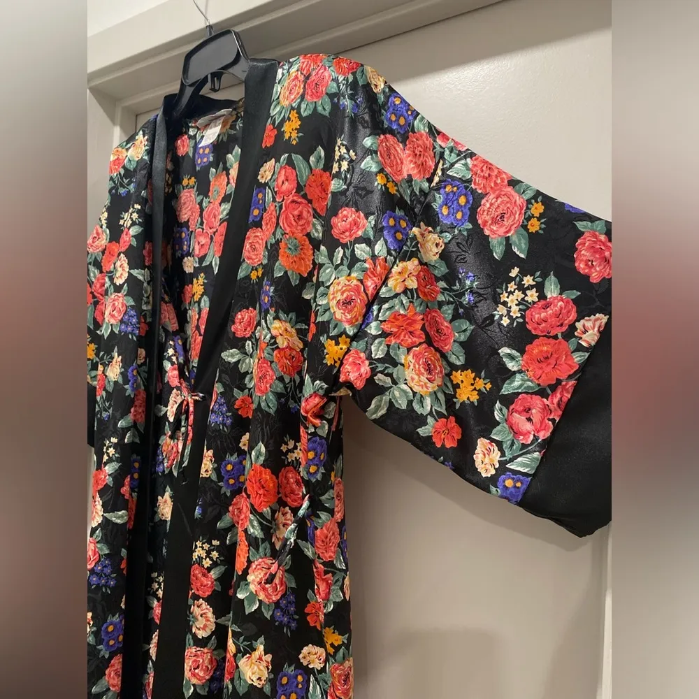 VTG 80s 90s L.A. Intimates Black & Multicolor Satin Floral Kimono Robe - Image 15