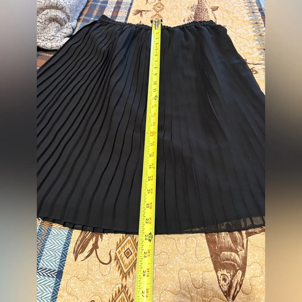 Banana Republic black pleated midi skirt women’s S - Image 8