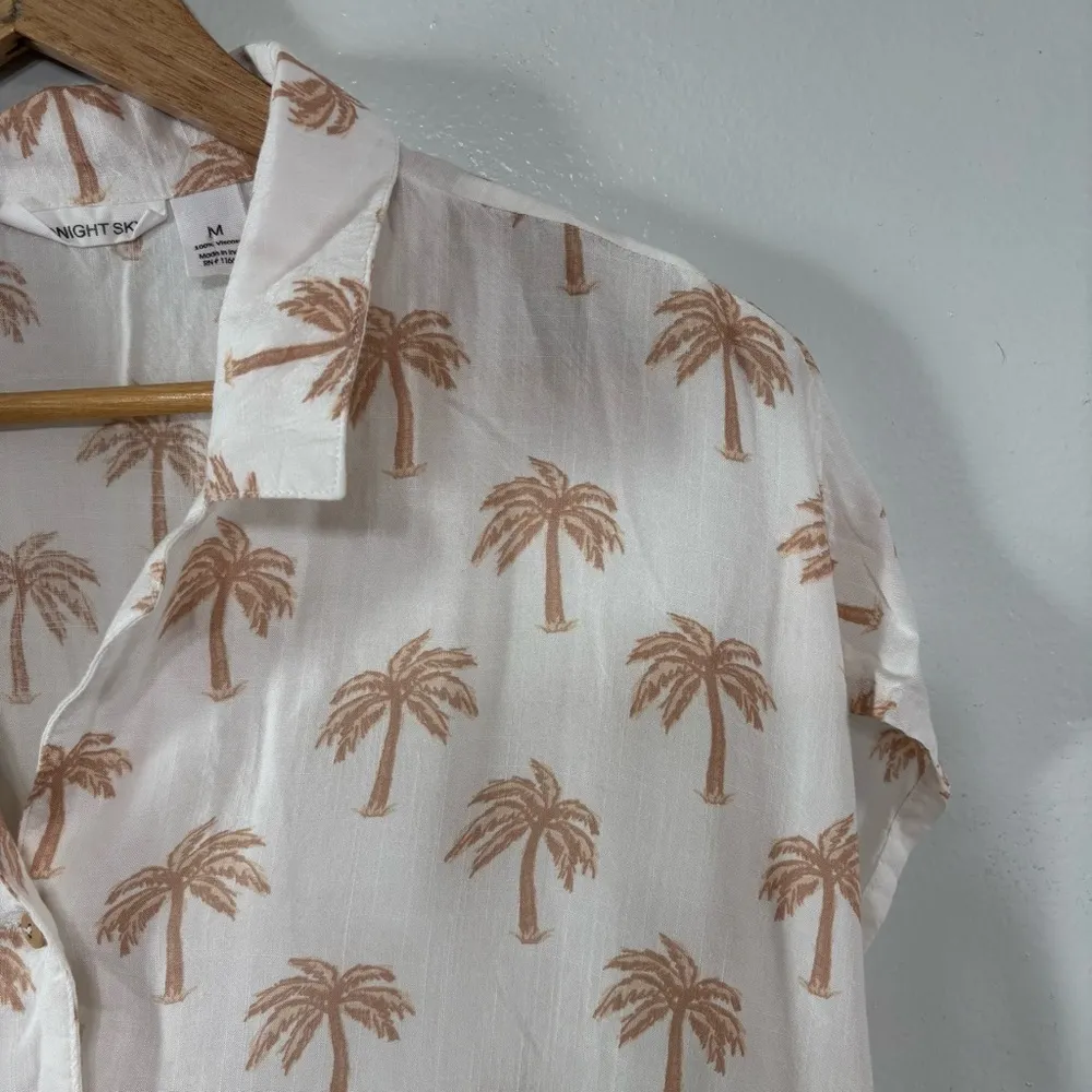 Midnight Sky Tan/White Tropical Palm Tree Print Cropped Button Down Top Size M - Image 3