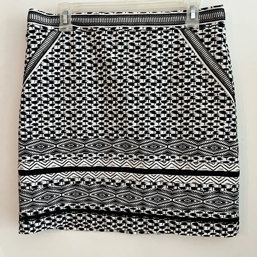 WHBM Skirt Size 10 Black & White Tribal Geometric Print Office Casual Lined - Image 3