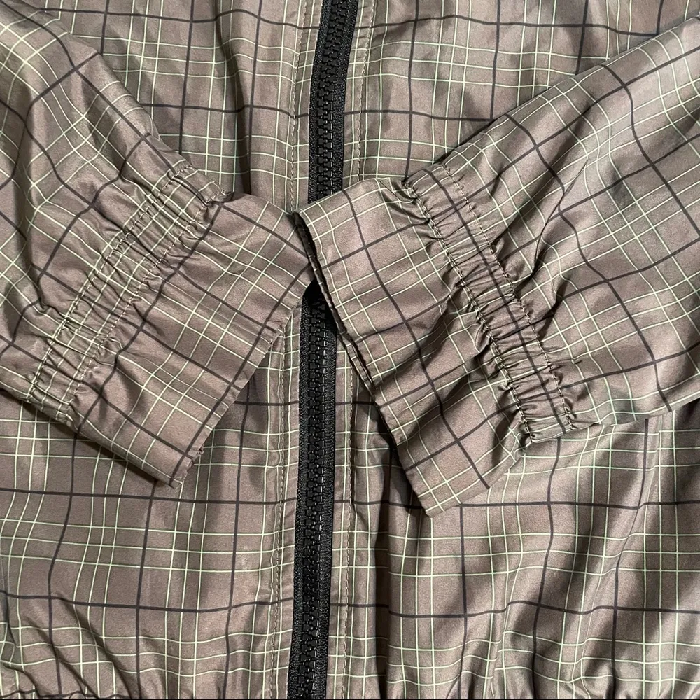 The North Face  Women’s Windbreaker - Image 4