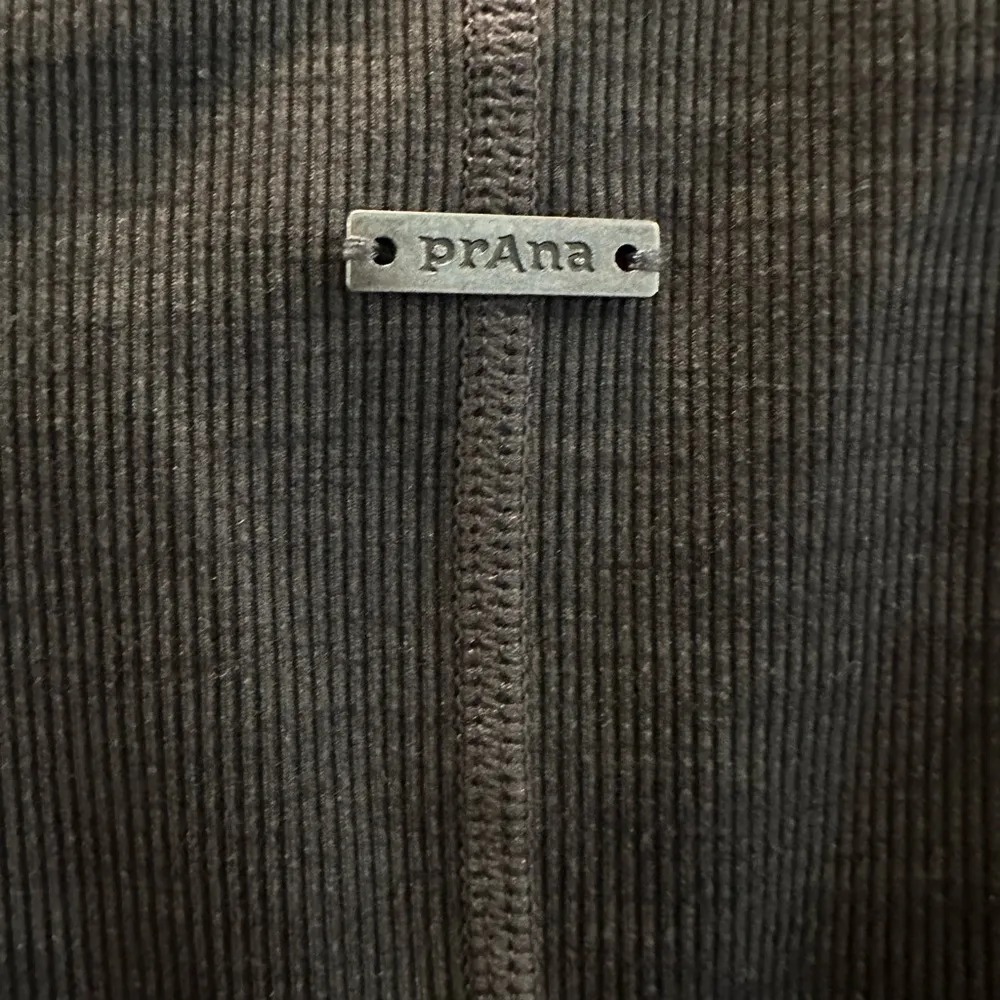 Prana workout top with built in bra size Large - Image 3