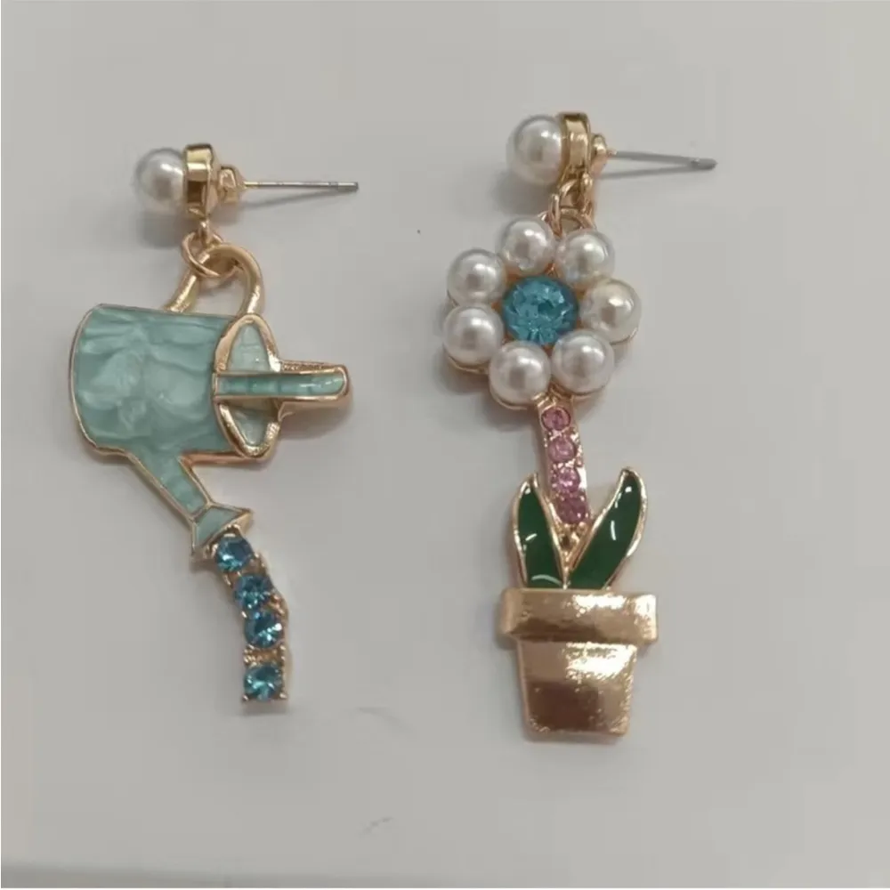 Flowerpot & Watering Can Design With Shiny Rhinestone Faux Pearl Decor Asymmetri - Image 11