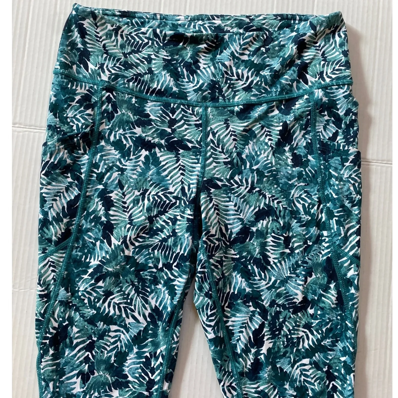 J. Jill Women's‎ Fit Performance Leggings Tropical Palm White/Teal - Image 2