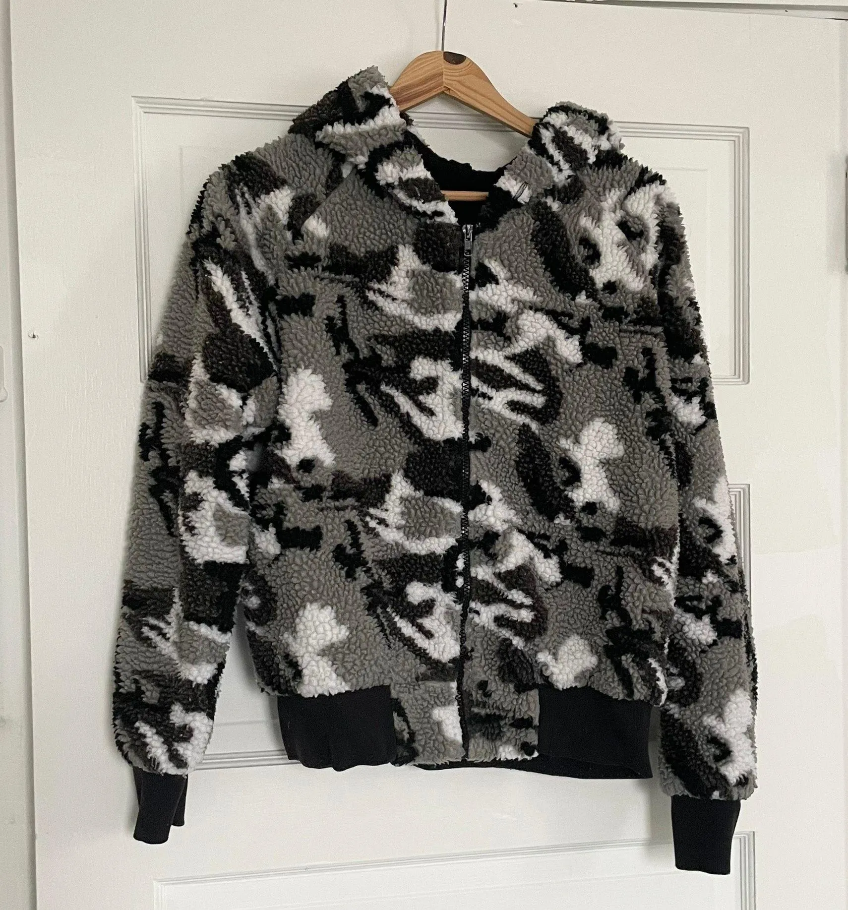 Black Camo Sherpa Abby Jacket - Image 2