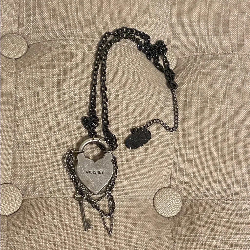 Disney Couture Alice in Wonderland Heart Lock Pendant Necklace Vintage - Image 4