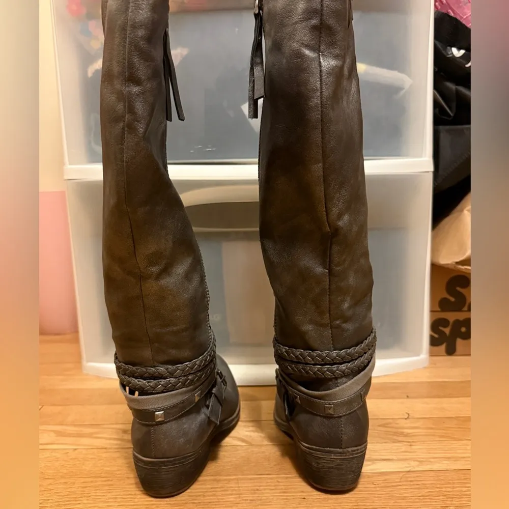 SO Dark Gray/Silvery Knee-High Faux Leather Distressed Boots w/ Ankle Straps - Image 7