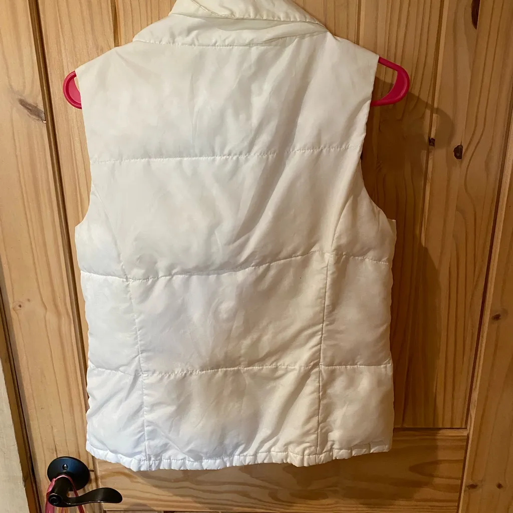 Old Navy Cream Puffer Vest - Image 4