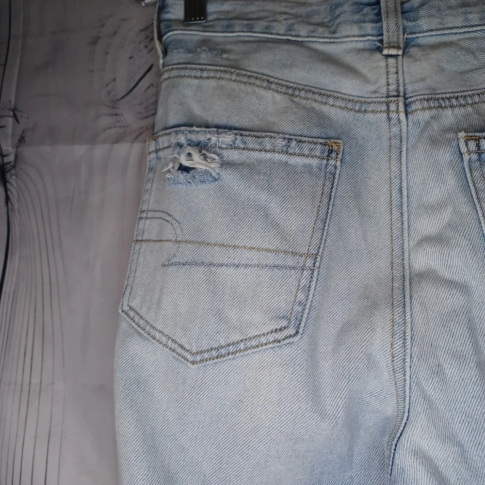 American Eagle Outfitters Lightly Distressed Mom Jeans Light Blue - Image 11