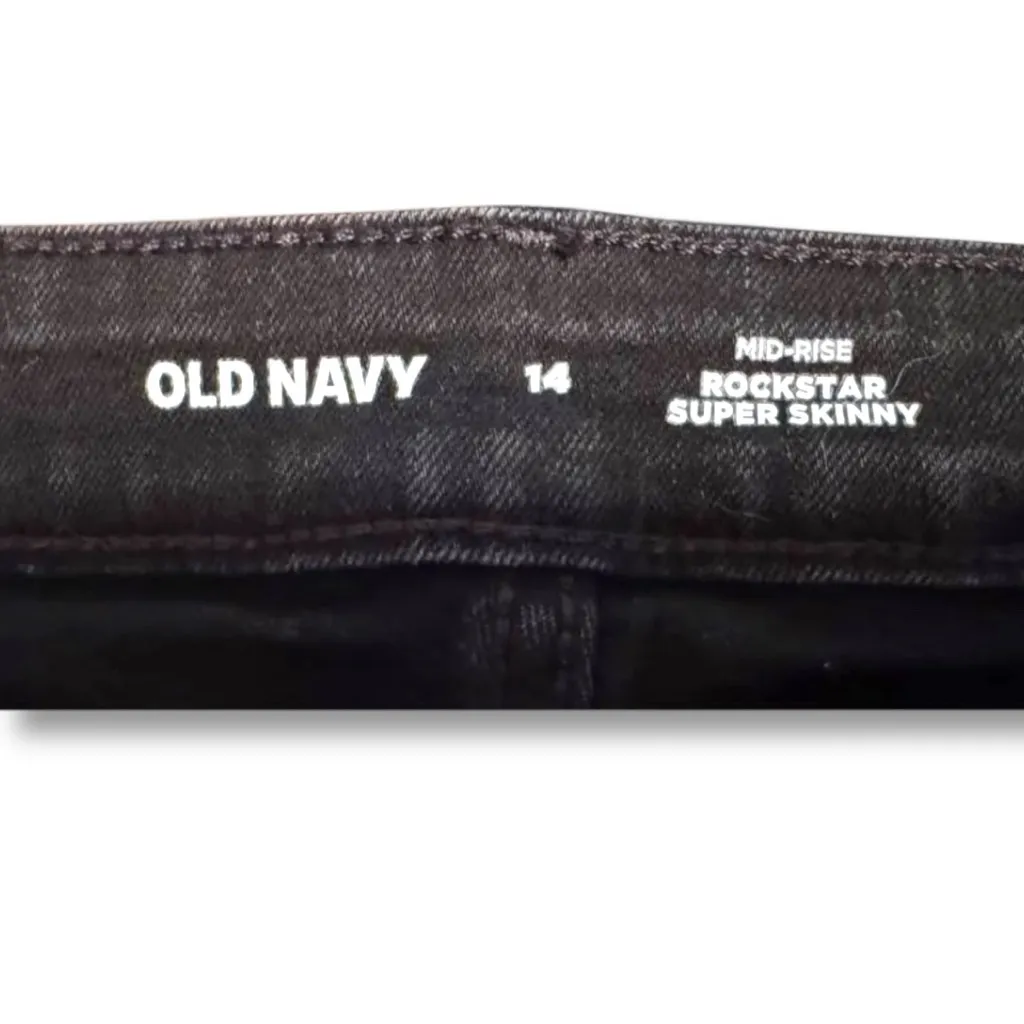 Women’s Old Navy Mid Rise Rockstar Super Skinny Distressed Jeans NWOT - Image 3