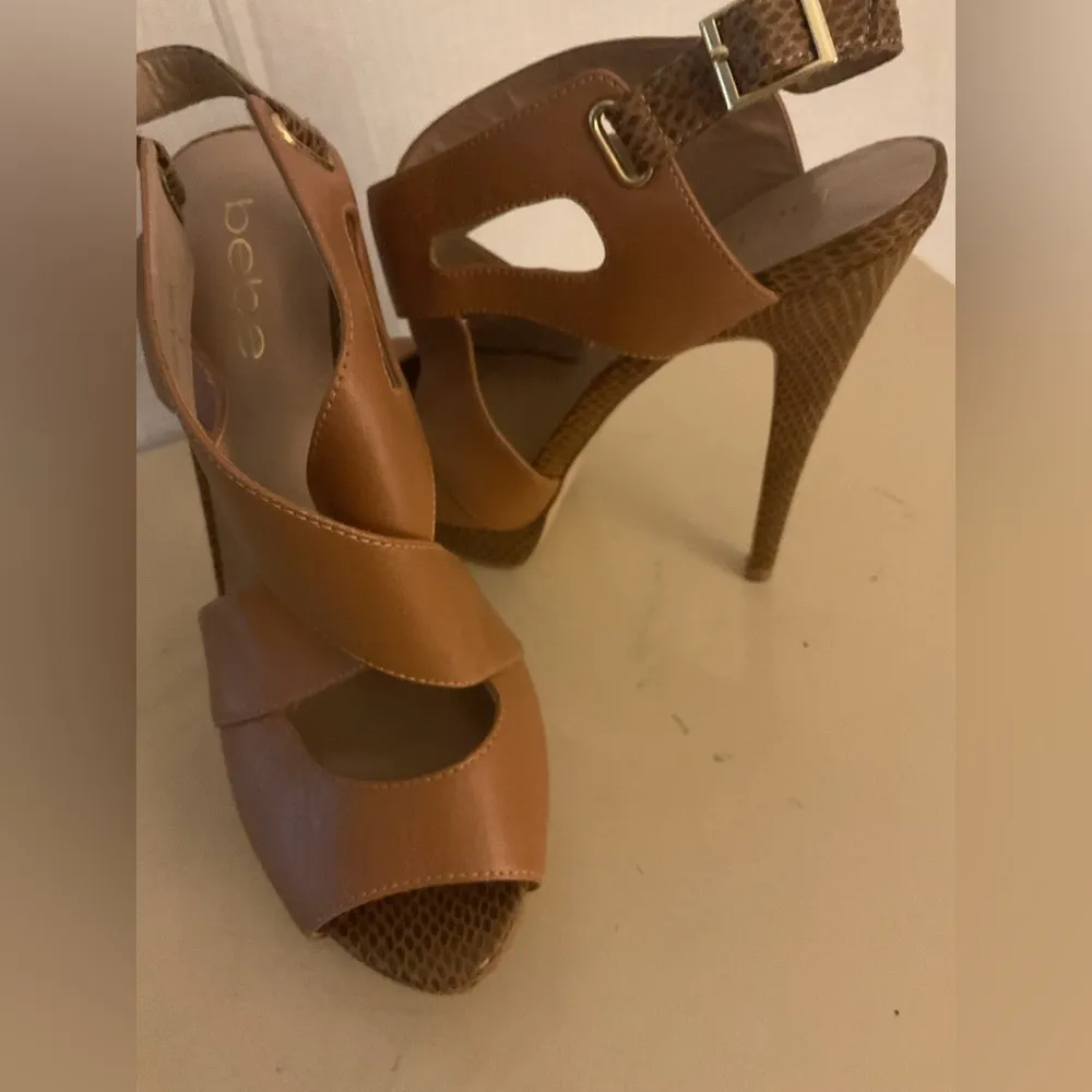 Bebe  leather platform heel Strappy sandals size 8 - Image 5