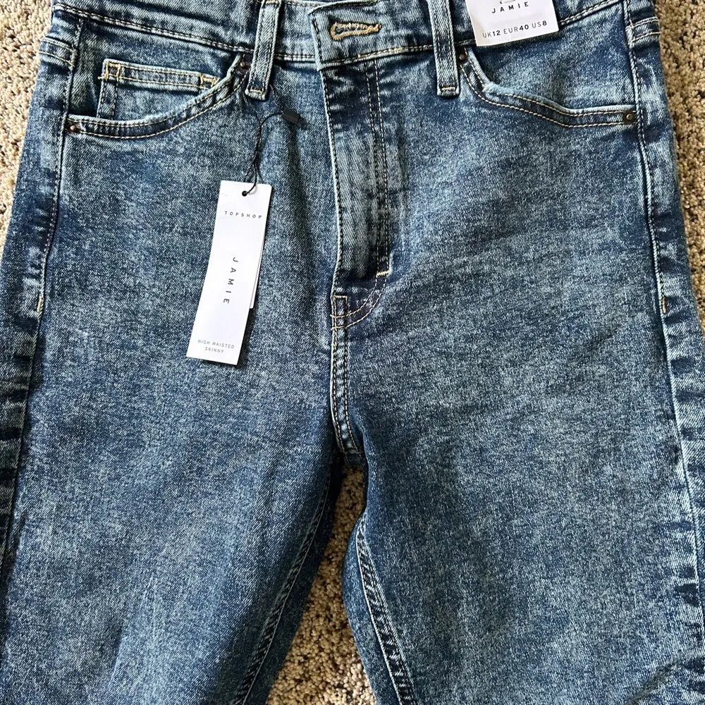 NWT Topshop  Distressed Knee Jamie Jeans - Image 3