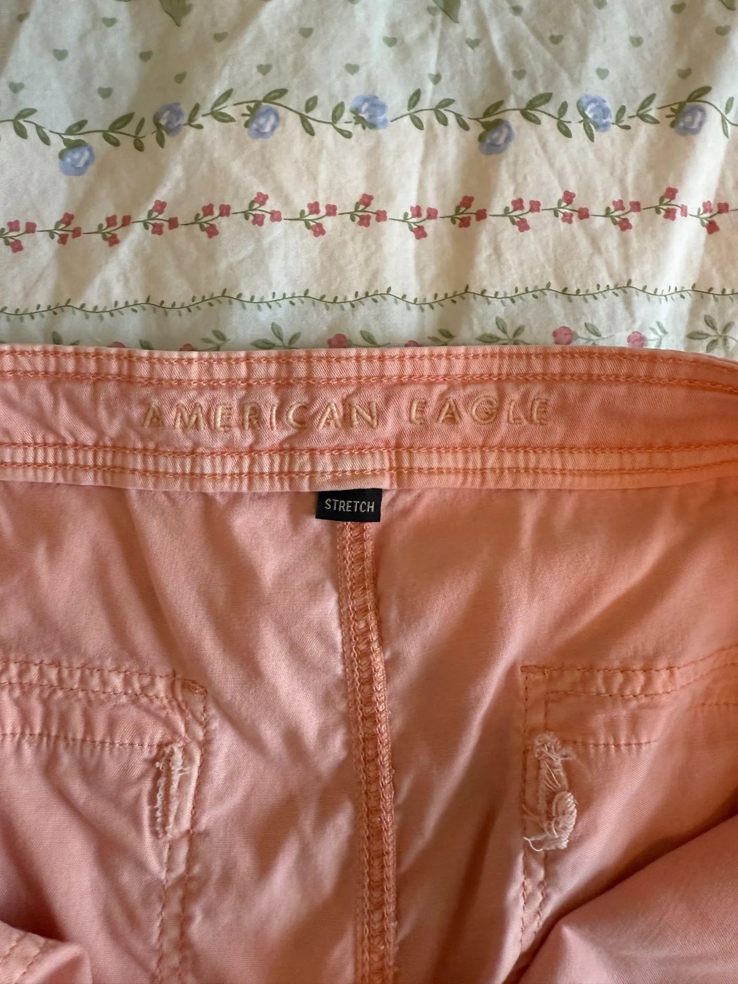 American Eagle Pink Cargo Pants - Image 3