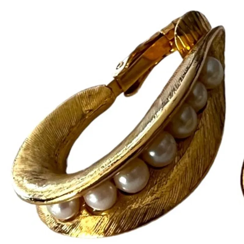 Elegant Gold Pearl Hoop Earrings Clip back Early 1980’s Vintage Sarah Co… - Image 3
