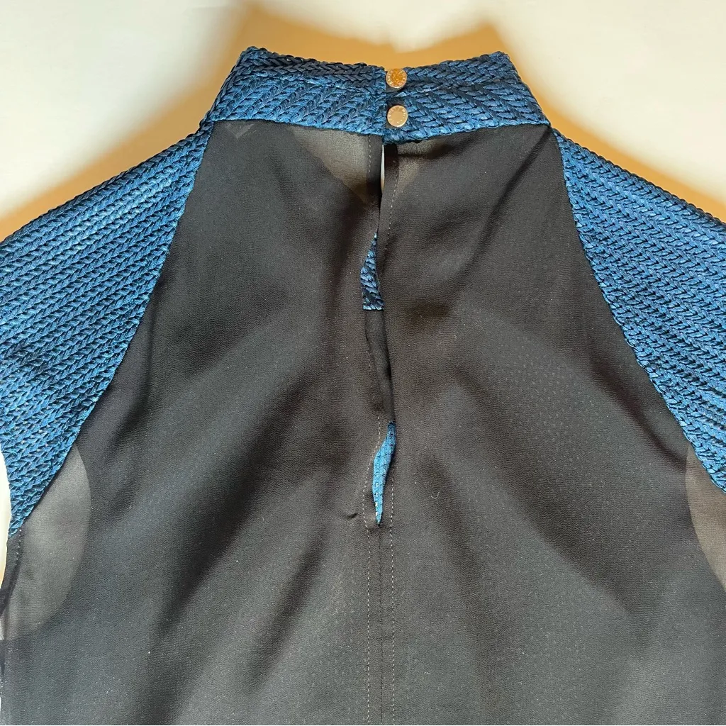 KAREN MILLEN Mock Neck Woven Sheer Back Sleeveless Top Blue & Black Size 4 - Image 6