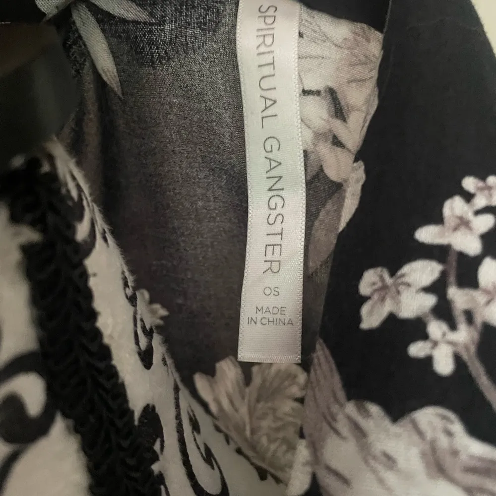 Spiritual Gangster Maya Black and Gray Floral Print Kimono Robe One Size OS. - Image 4
