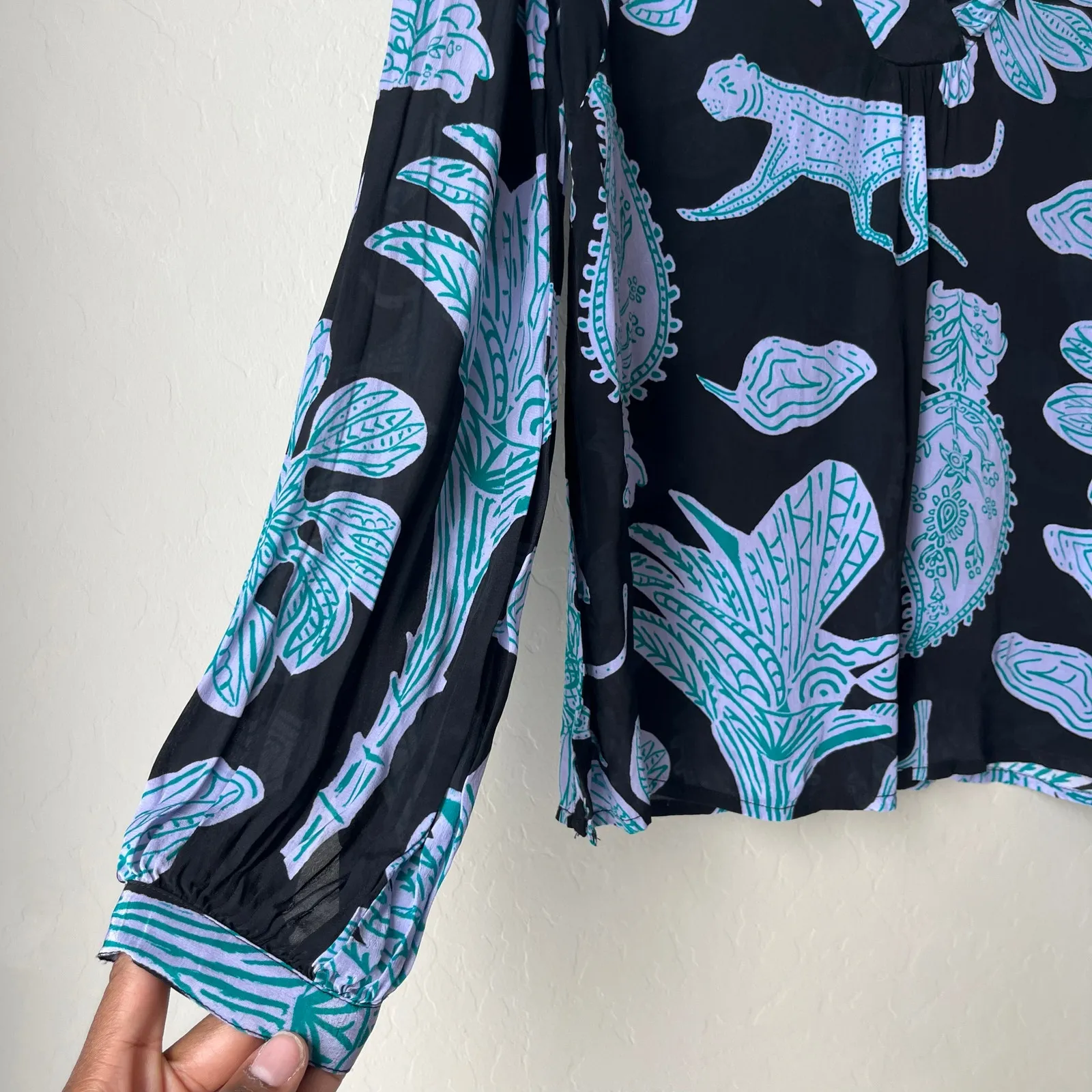Oliphant Black Blue Paisley Cheetah Floral Print‎ Split Neck Long Sleeve Top XS - Image 6