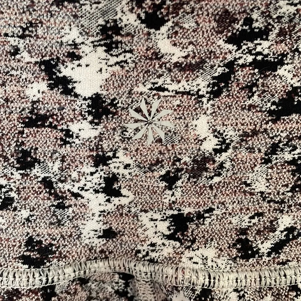 Athleta Salutation Textured Joggers Small - Image 4