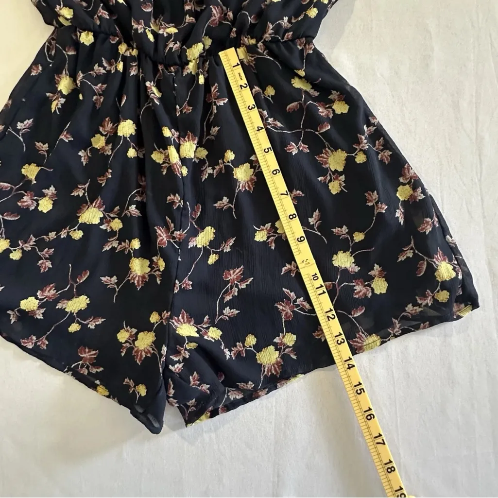 Lush • Open Back Long Sleeve Floral Romper Size Medium Wedding Summer Spring - Image 7