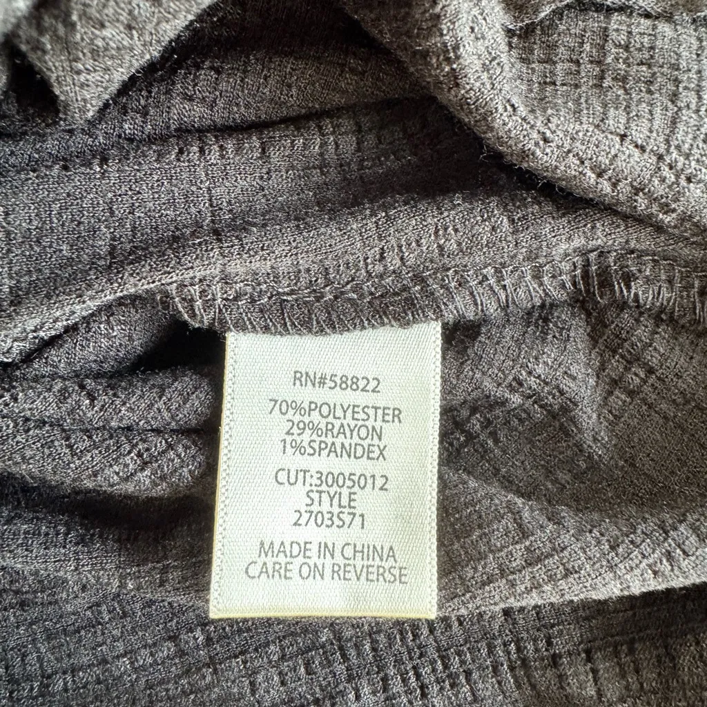 Max Studio Ruched Blouse Black Center Cinched V-Neck NWT size large - Image 4