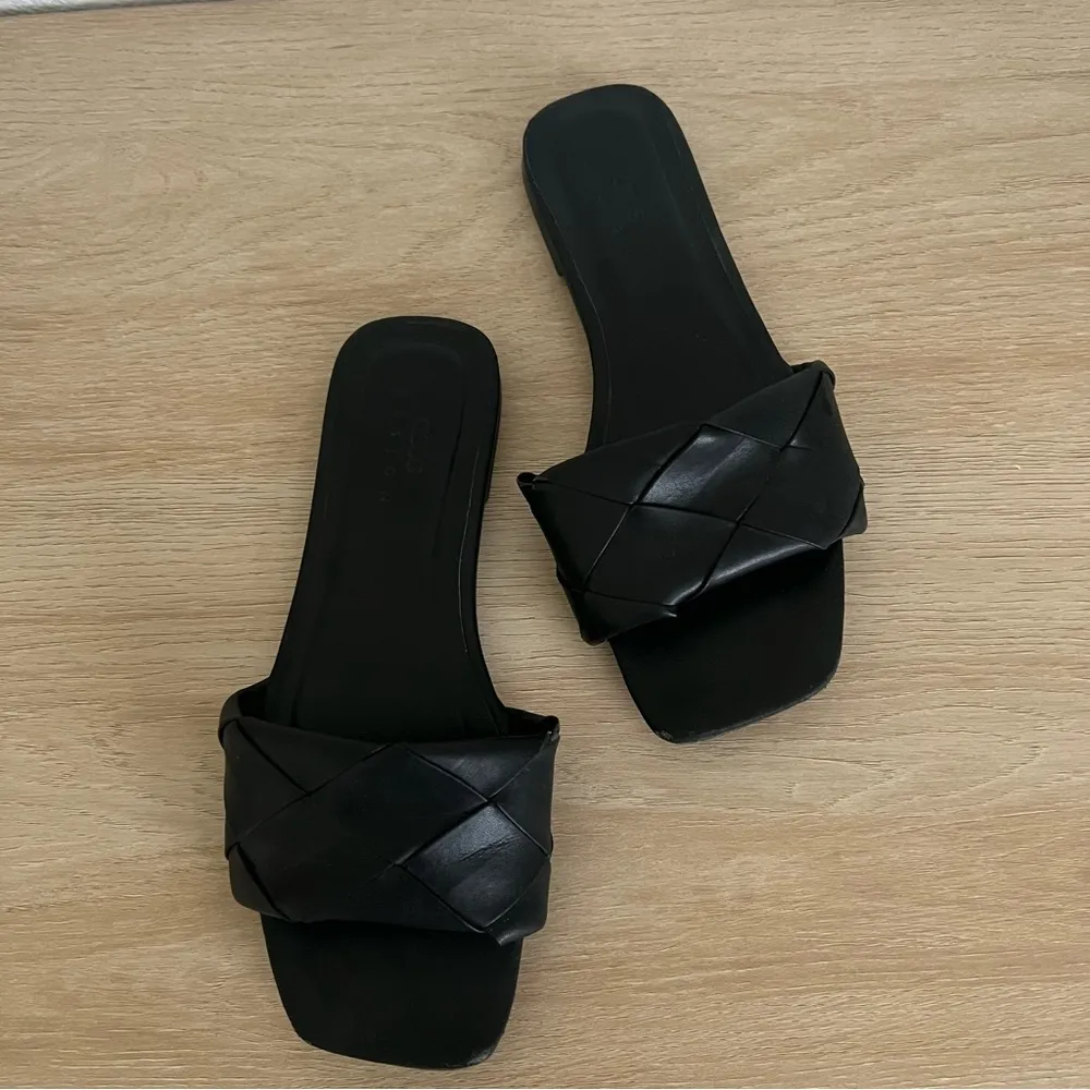 ASOS DESIGN Forty woven flat sandals in black Size 5.5 - Image 2