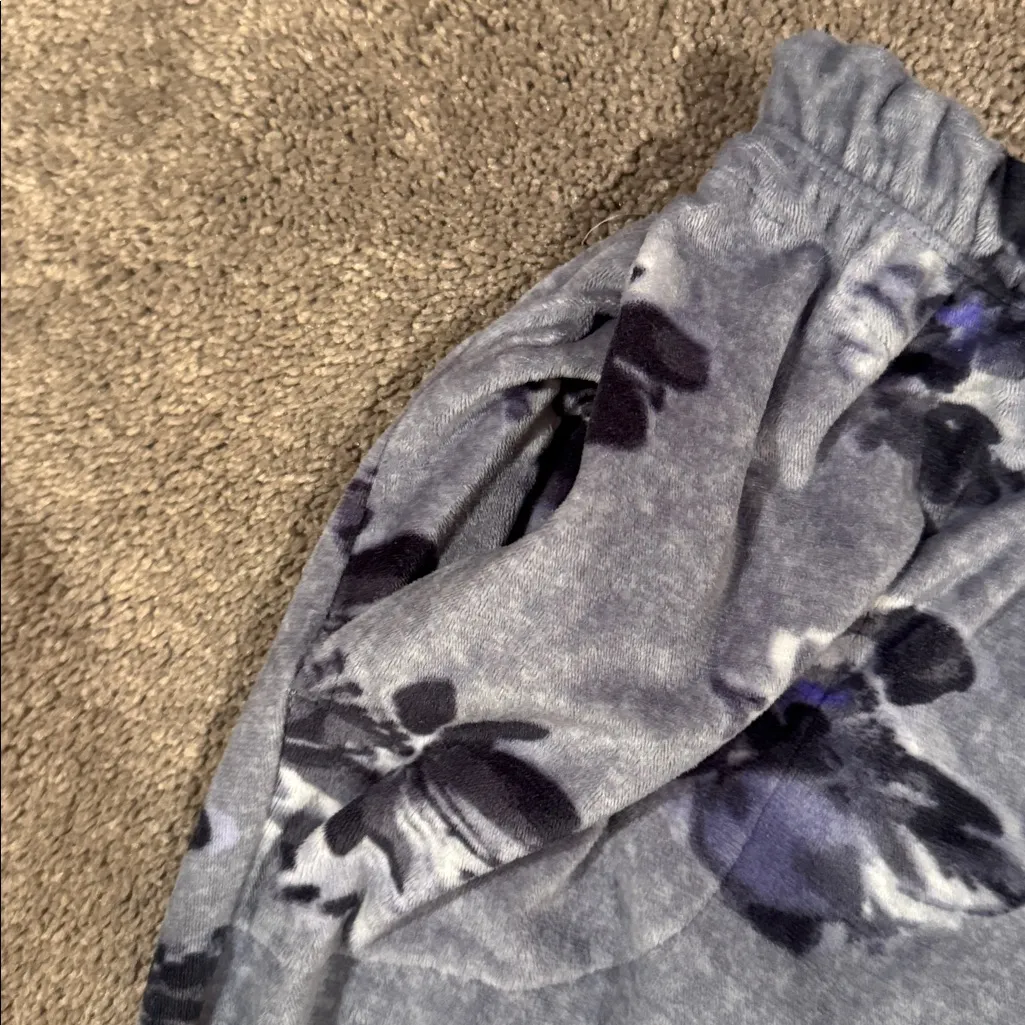 Simply Vera Vera Wang Gray Floral Fleece Pajama Set SIZE M - Image 7