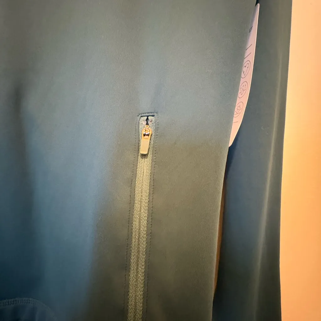 🌸Isabella Active wear rifle back peplum jacket , stretch, New Green Size M - Image 7