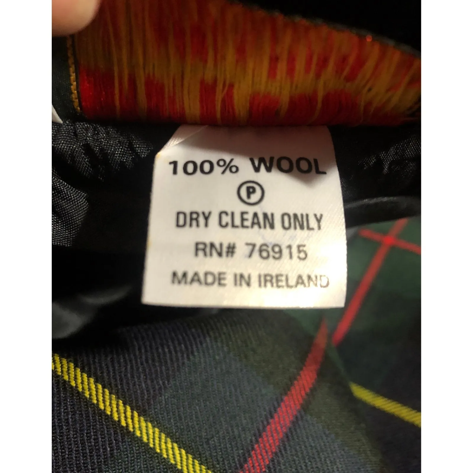 1970s O’Neil of Dublin Tartan Wool Skirt Made in Ireland - Image 11