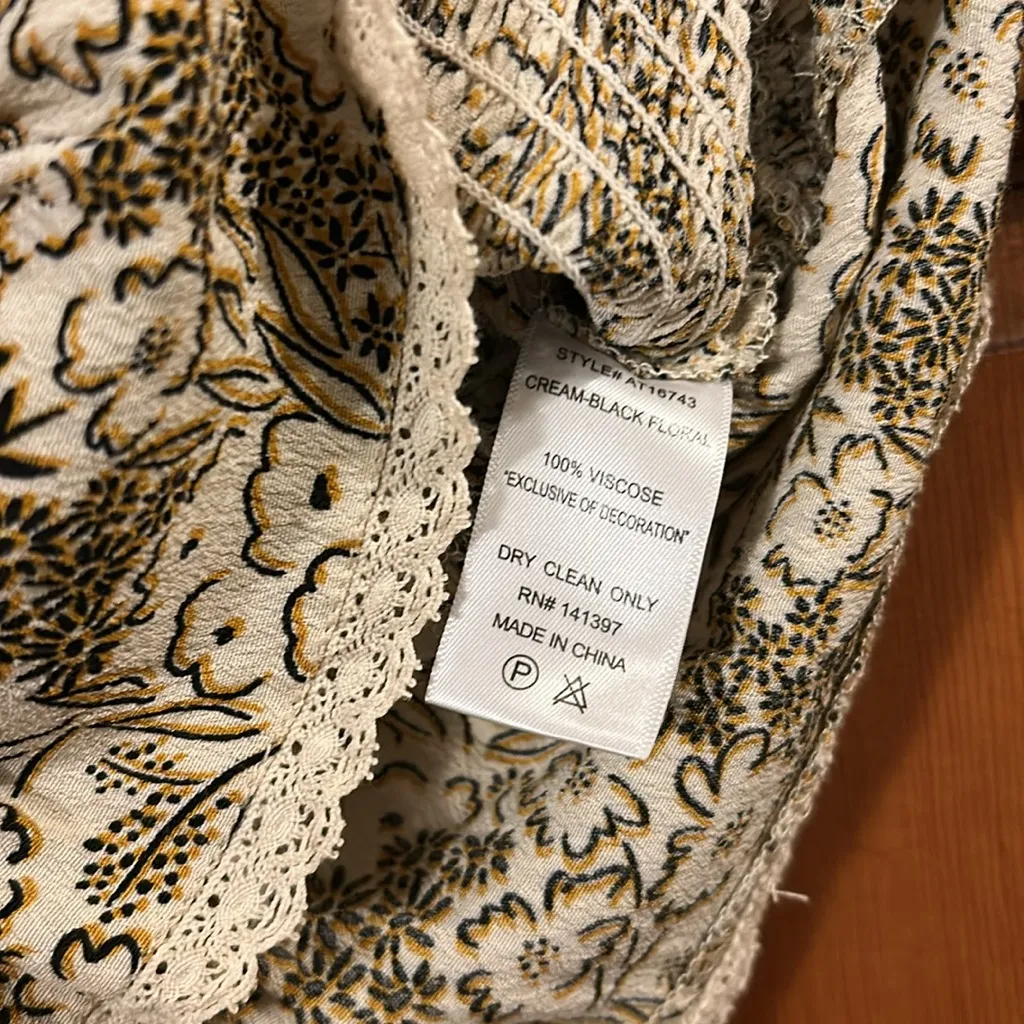 ASTR Floral, Cream Ruffle Blouse, Medium - Image 5