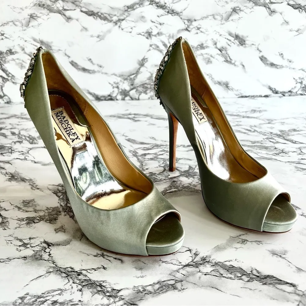 Badgley Mischka Kiara Heels Mint Green Crystal Satin Platform Pumps 7 Stilettos - Image 4