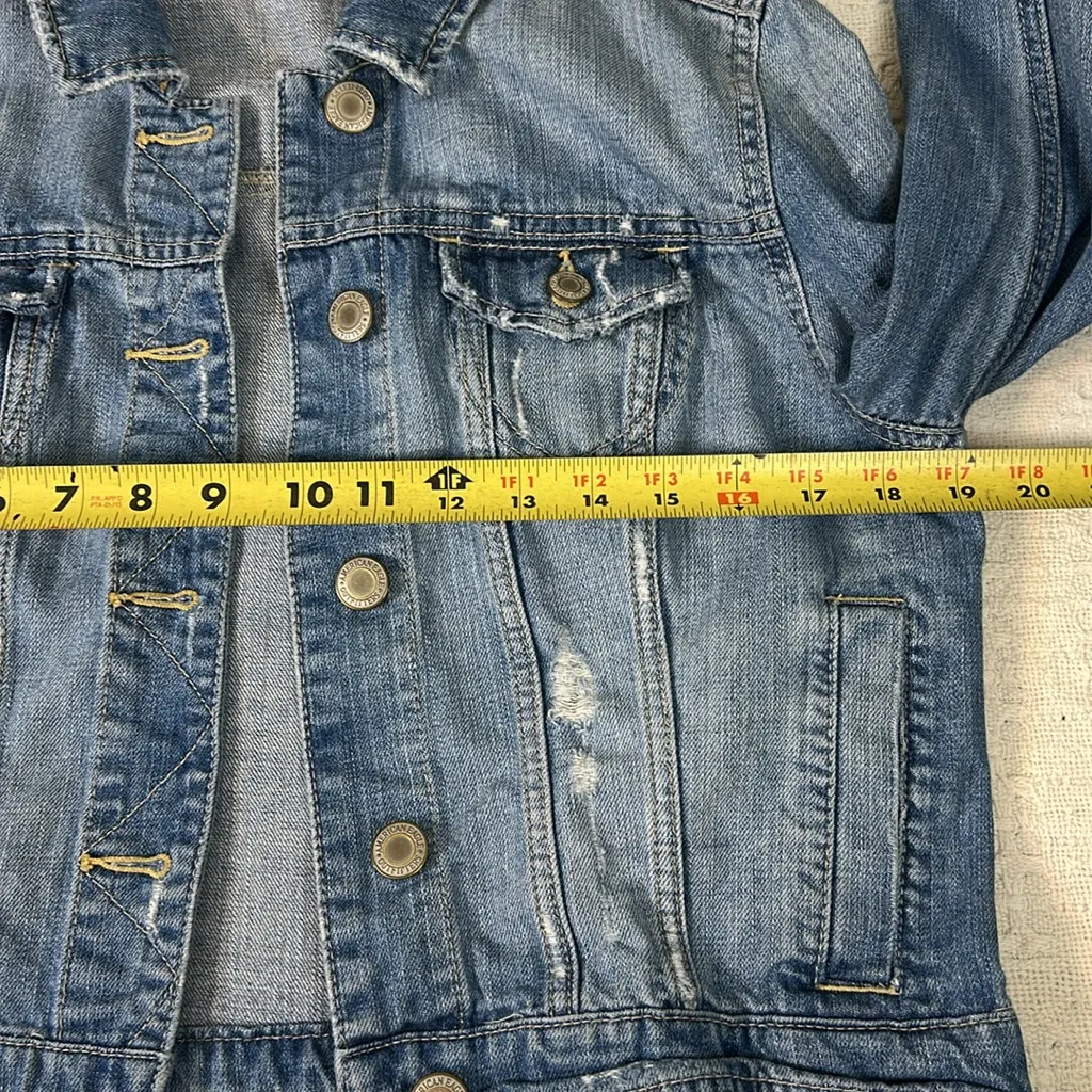 American Eagle  Cropped distressed Blue Jean Jacket‎ Size Large fits like Medium - Image 6