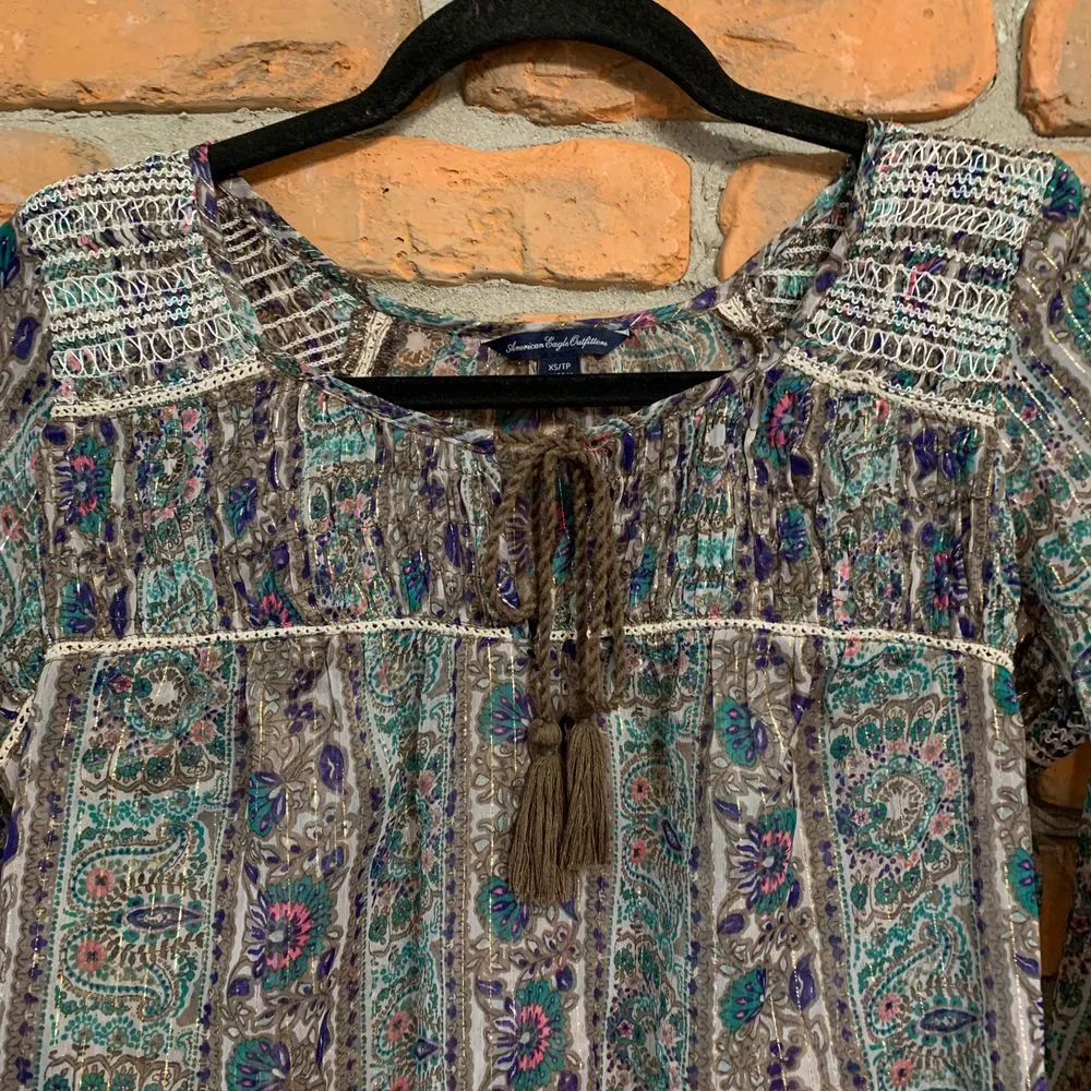 AE American Eagle Top Womens Size XS Boho Peasant Blouse Floral Paisley Metallic - Image 2