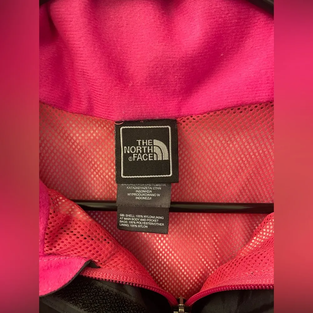 The North Face women’s rain jacket Pink and Black - Image 2