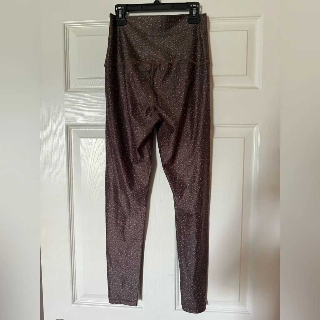 OFFLINE by Aerie Leopard 7/8 High Rise Leggings size M Short Inseam - Image 5
