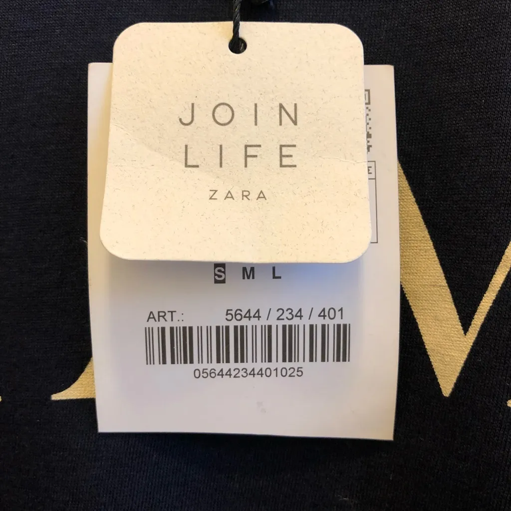 Zara Tee Women’s Size Small Blue Long Sleeve “I Am Not A Walking Logo” NWT - Image 4